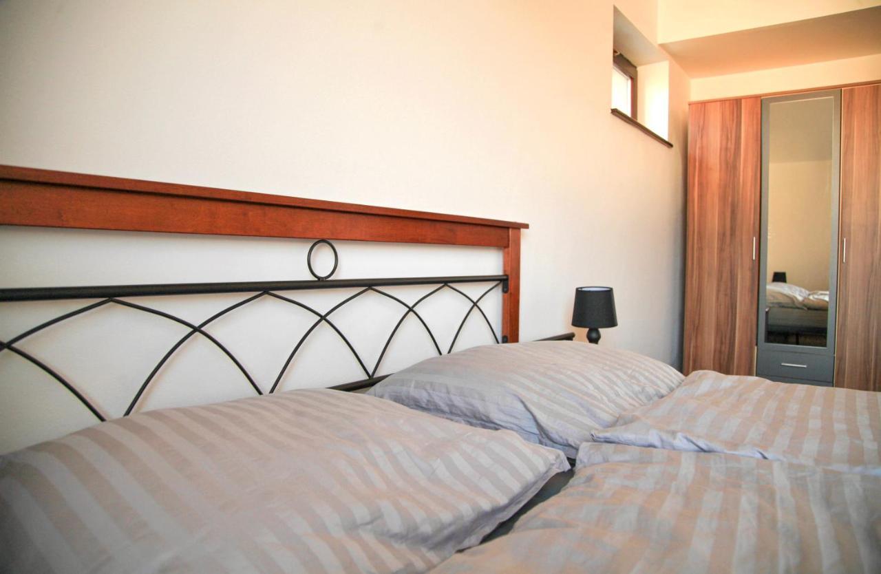 Apartment Vila Aston ヴェルカー・ロムニツァ エクステリア 写真