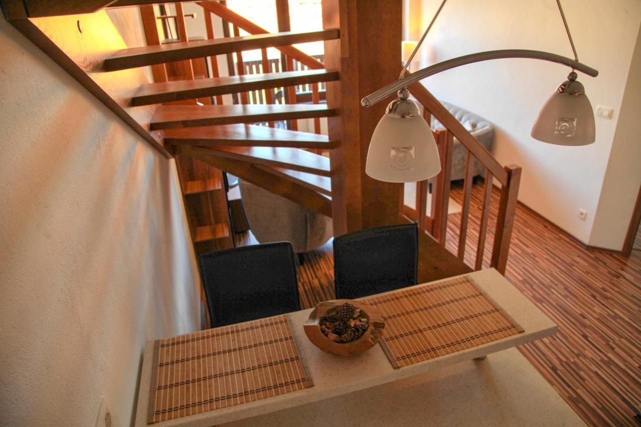 Apartment Vila Aston ヴェルカー・ロムニツァ エクステリア 写真